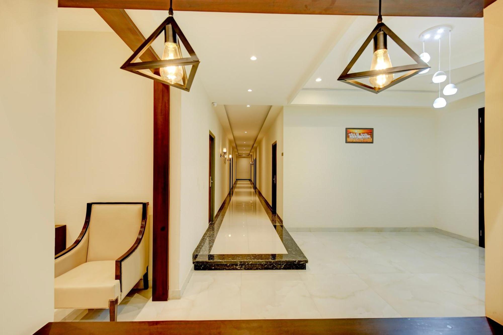 Super Collection O Ovel Hotel Grand Ābādpura Kültér fotó