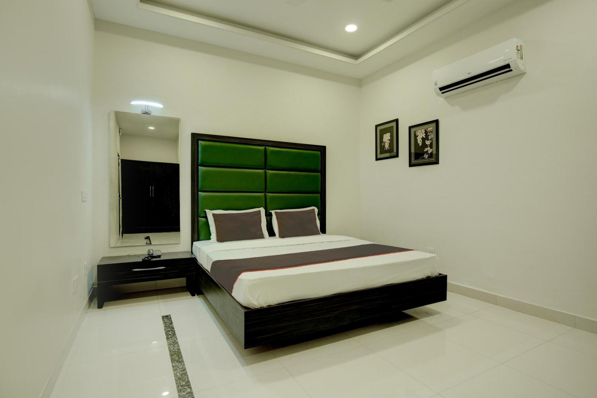 Super Collection O Ovel Hotel Grand Ābādpura Kültér fotó