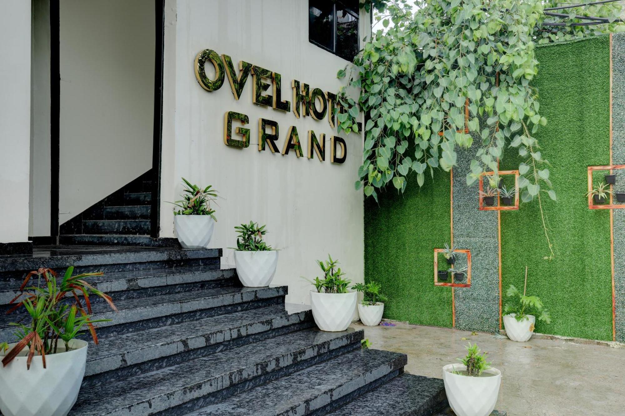 Super Collection O Ovel Hotel Grand Ābādpura Kültér fotó
